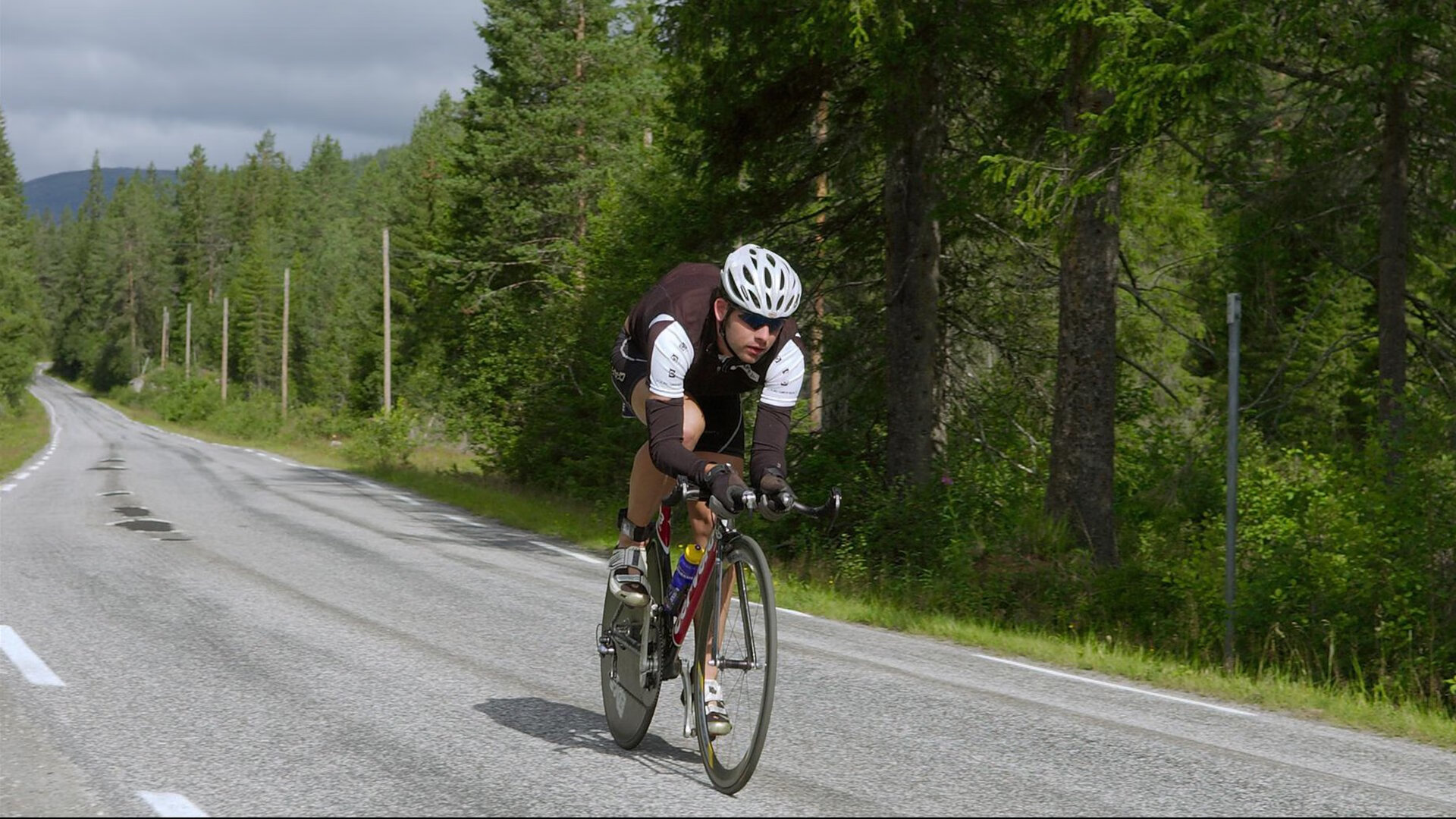 “帕布罗·马特拉：阿根廷美洲狮队的铁血战士，未来更加耀眼”